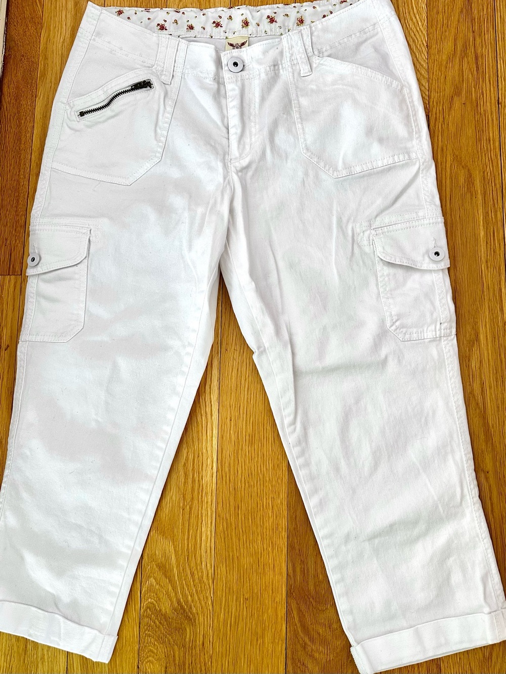 Faded Glory White with Pink Floral Trim Capris
